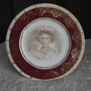 Elegant Gold and Red Decorative Plate